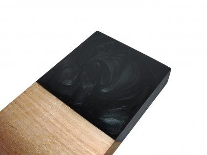 Samurai Black — hotový odlitek na dřevě